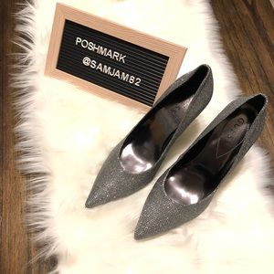 NWOT Silver Shimmering Pointed Heels - Size 7